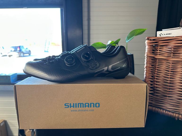 Used Shimano RC702 Wielrenschoen zwart/zilver maat 48 bike — image 3 of 6