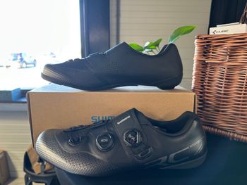 Used Shimano RC702 Wielrenschoen zwart/zilver maat 48 bike — image 2 of 6