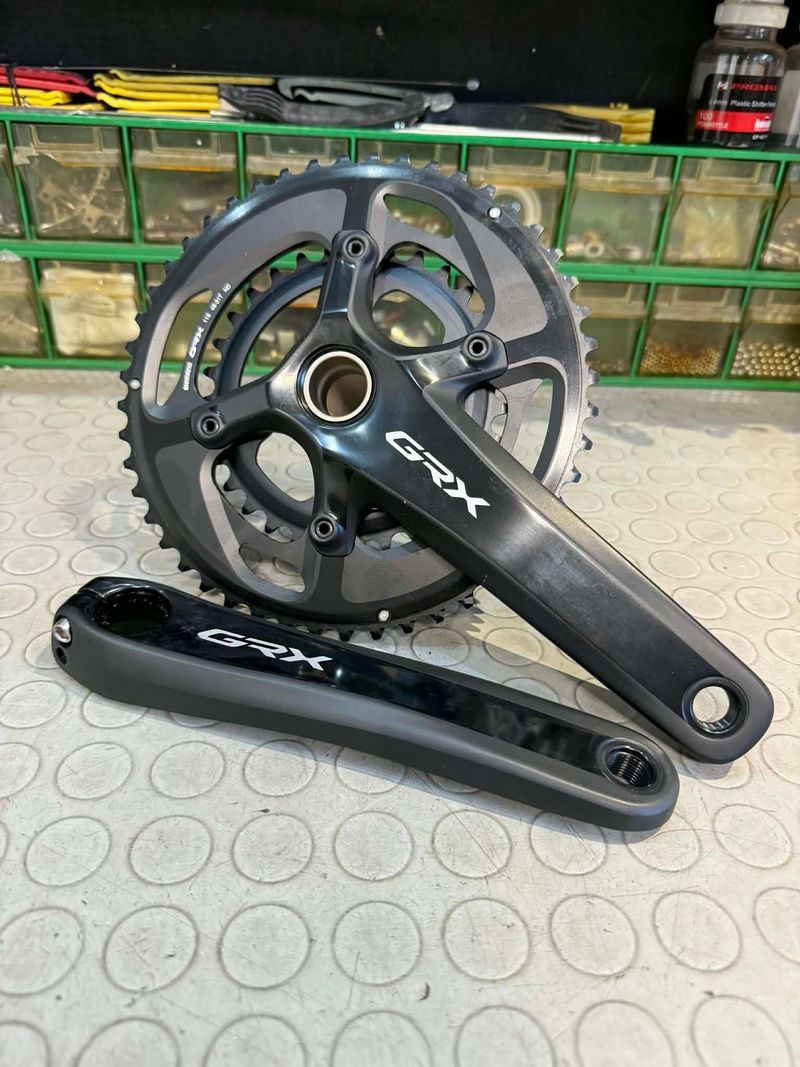 Used Shimano GRX. 2x11v. 48/31T. 175mm. FC-RX810 Drivetrain & Pedals