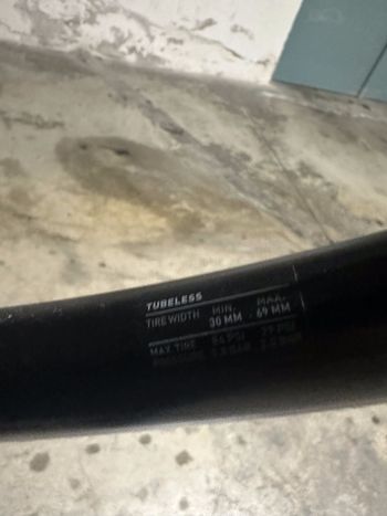 Used Dt Swiss Gravel LN Wheelset 2025 bike — image 10 of 14