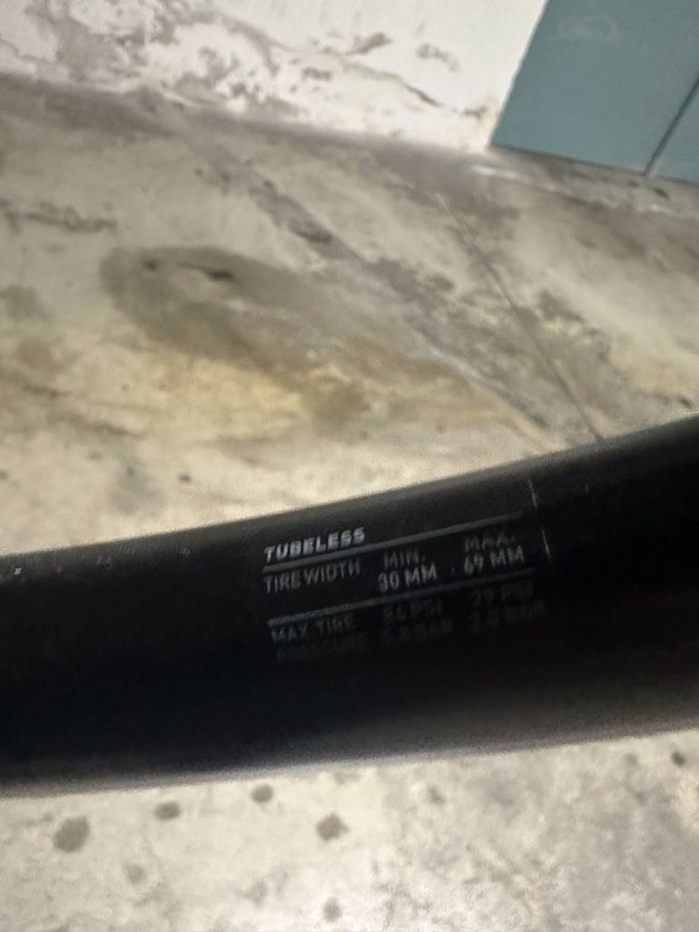 Used Dt Swiss Gravel LN Wheelset 2025 bike — image 10 of 14