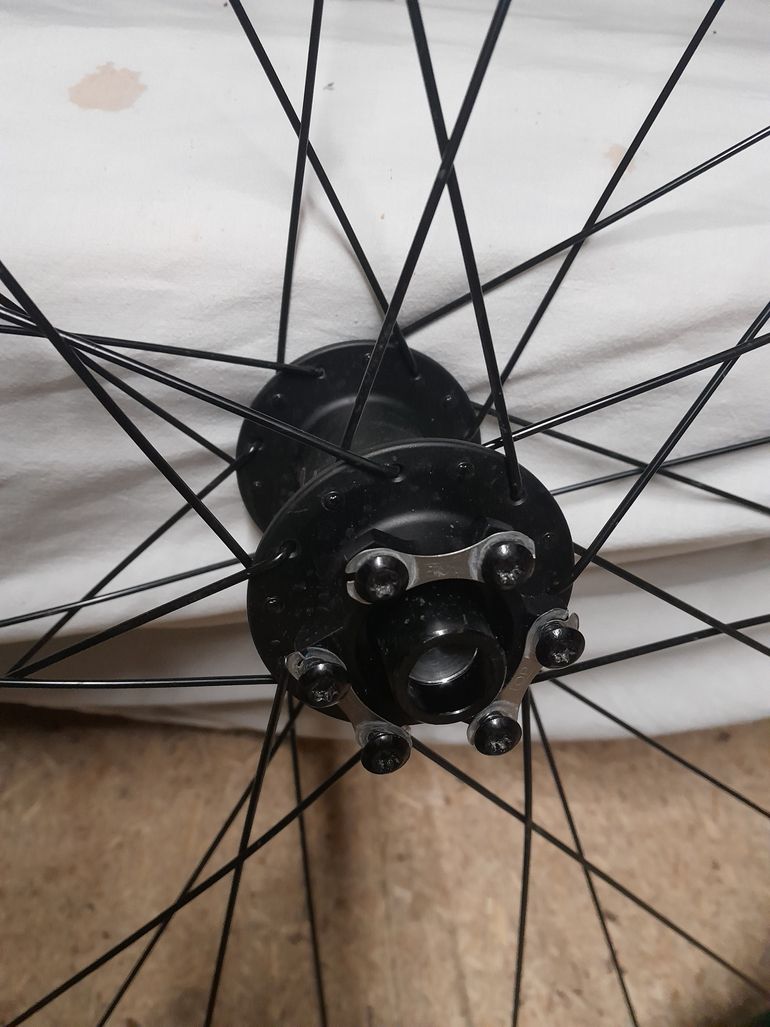 Used Bontrager Roue VTT bike — image 3 of 3