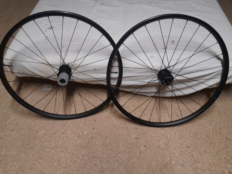 Used Bontrager Roue VTT bike — image 1 of 3