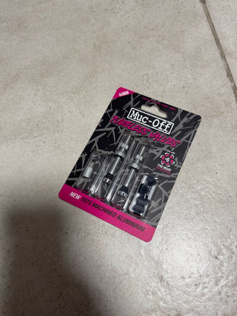 Used MUC-OFF valvole tubeless bike — image 1 of 2