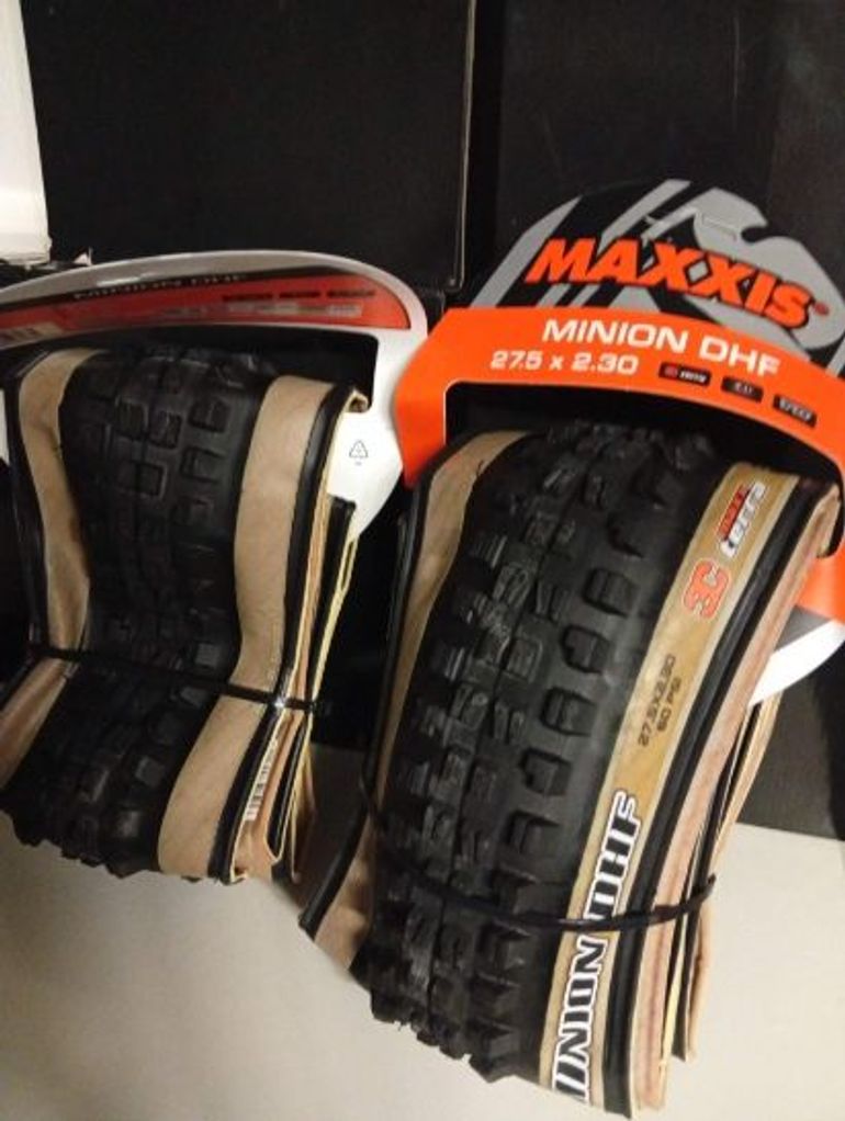 Used Maxxis Minion DHF EXO Tubeless Skinwall 3C MaxxTerra 60TPI 27.5x2.30 bike — image 9 of 10
