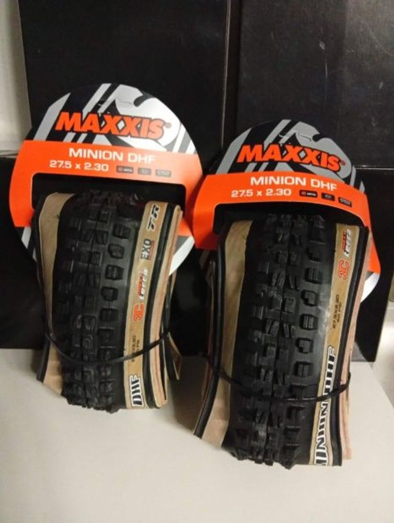 Used Maxxis Minion DHF EXO Tubeless Skinwall 3C MaxxTerra 60TPI 27.5x2.30 bike — image 1 of 10