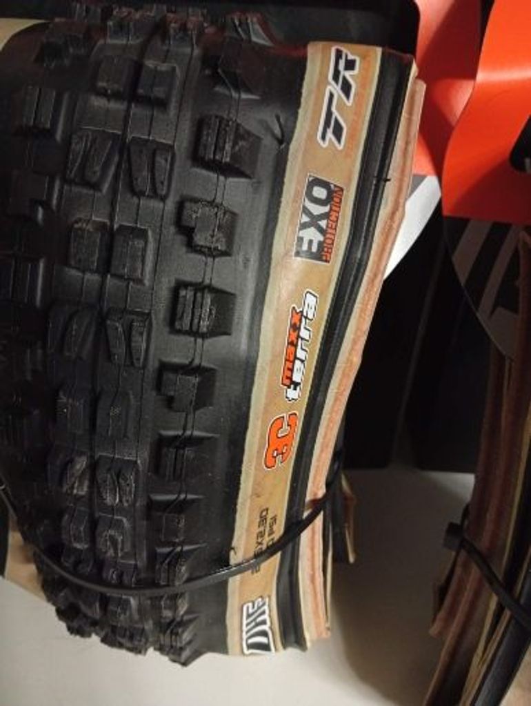 Used Maxxis Minion DHF EXO Tubeless Skinwall 3C MaxxTerra 60TPI 27.5x2.30 bike — image 4 of 10