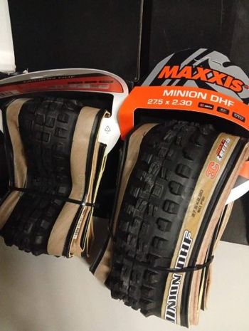 Used Maxxis Minion DHF EXO Tubeless Skinwall 3C MaxxTerra 60TPI 27.5x2.30 bike — image 8 of 10