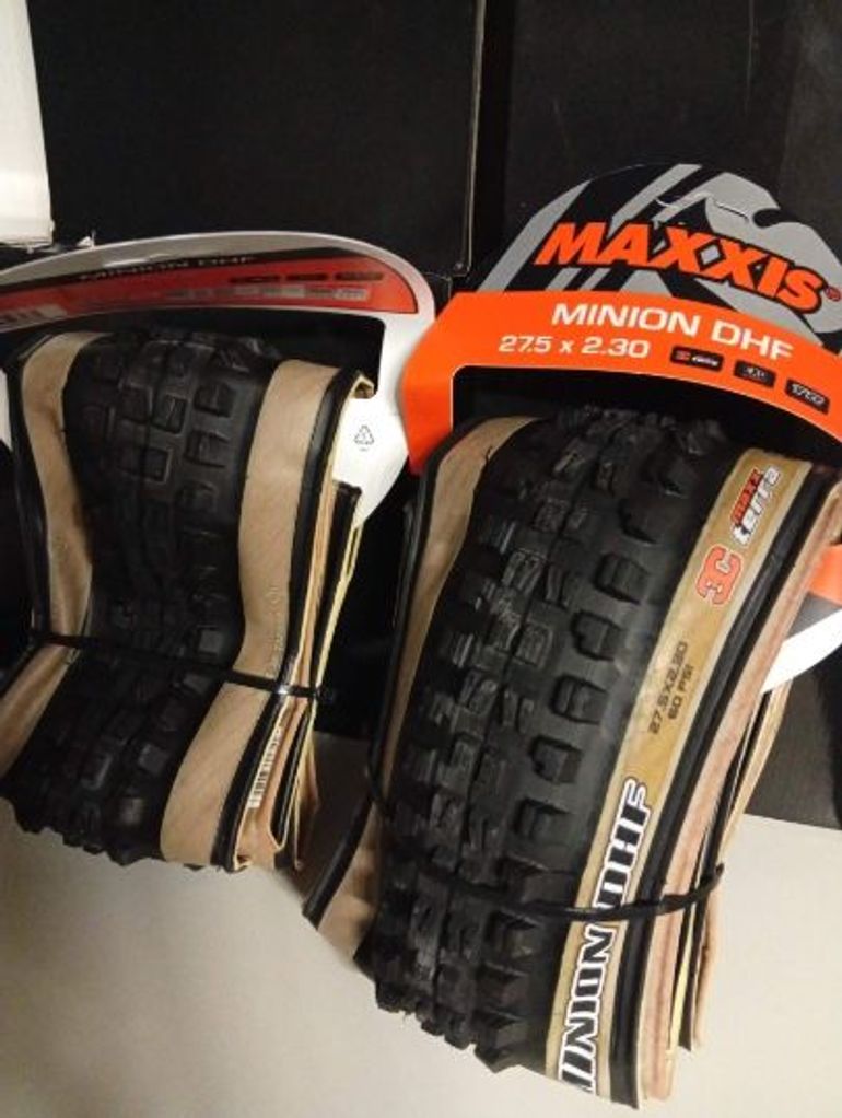 Used Maxxis Minion DHF EXO Tubeless Skinwall 3C MaxxTerra 60TPI 27.5x2.30 bike — image 8 of 10