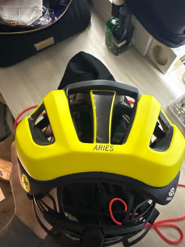 Used Giro Aries Spherical Mips 2024 bike — image 2 of 7