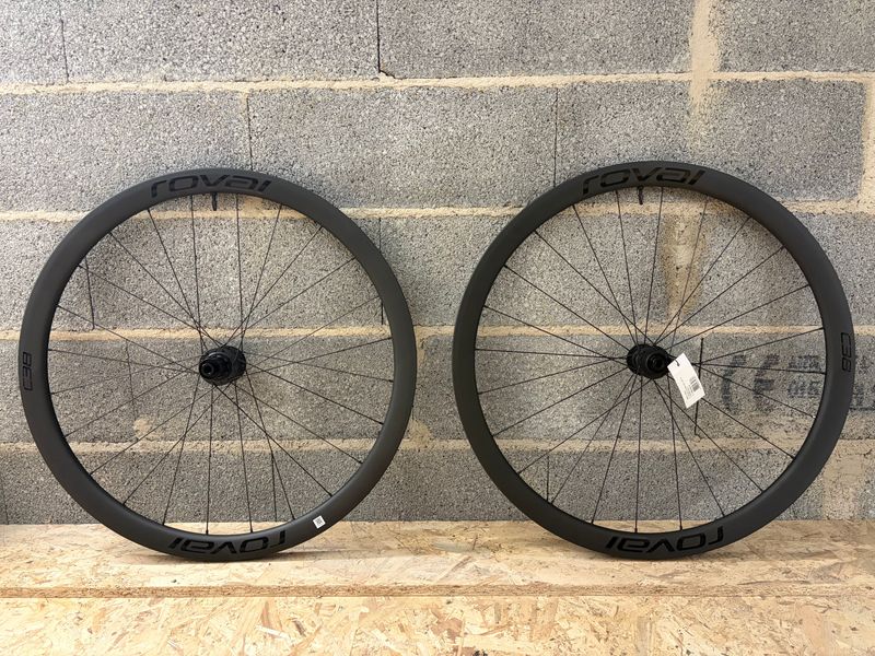 Used Roval Rapide C38 Disc bike — image 1 of 5