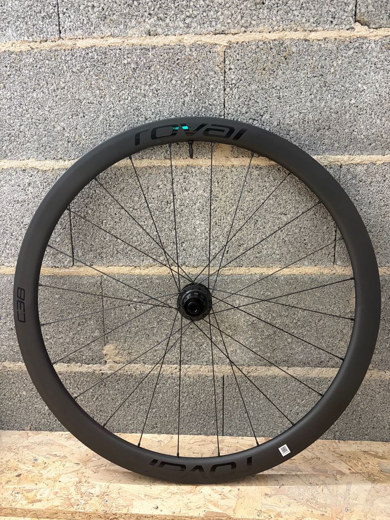Used Roval Rapide C38 Disc bike — image 2 of 5