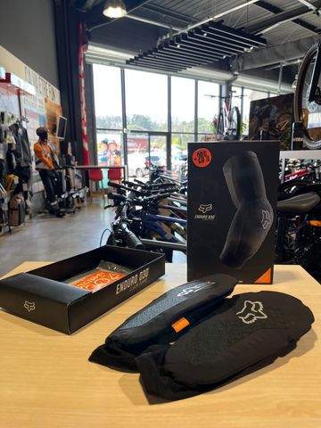 Fox ENDURO Elbow Guard 2024 bike usato — immagine 3 di 3