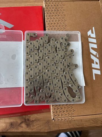 Použité Sram Rival FlatTop Chain 2024 Drivetrain & Pedals