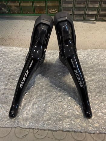 Shimano, 105. ST-R7020. 2x11S.
