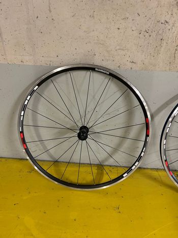 Used Shimano WH-R501 Wheelset bike — image 2 of 7
