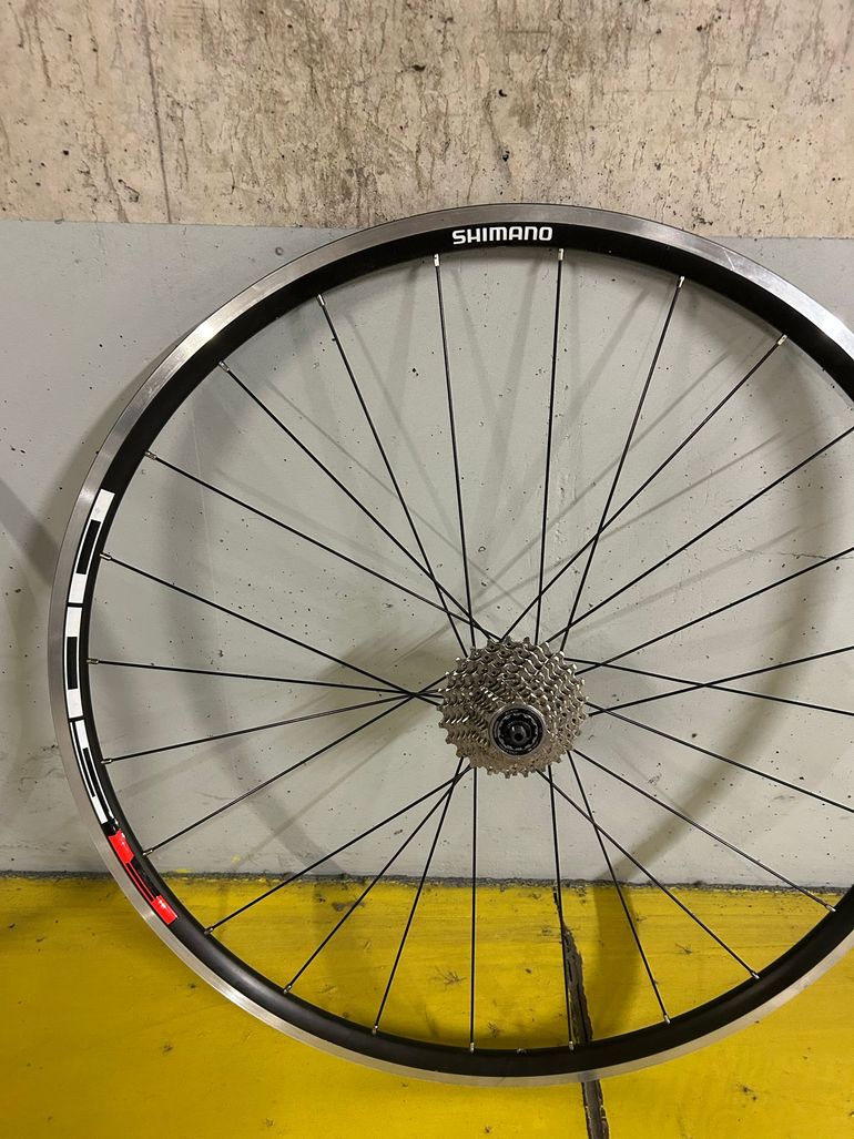 Used Shimano WH-R501 Wheelset bike — image 4 of 7