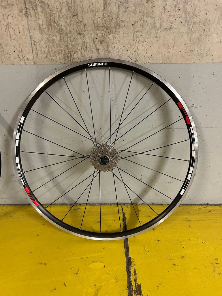 Used Shimano WH-R501 Wheelset bike — image 3 of 7