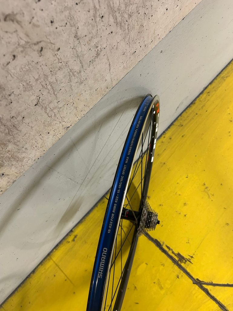 Used Shimano WH-R501 Wheelset bike — image 5 of 7