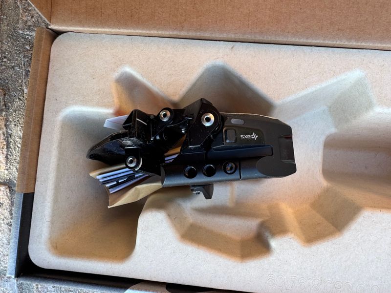 Used Sram RED eTap E1 AXS 2025 bike — image 2 of 7