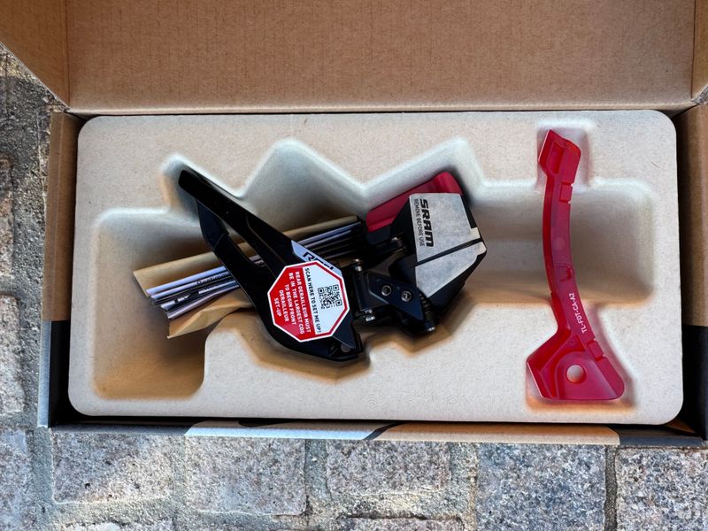 Used Sram RED eTap E1 AXS 2025 bike — image 1 of 7