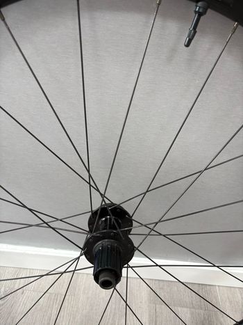 Used Giant PR-2 Disc Wheelset 2025 bike — image 3 of 9