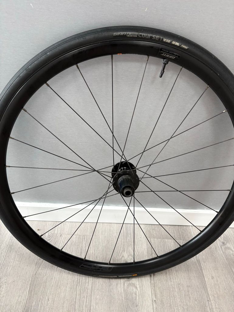 Used Giant PR-2 Disc Wheelset 2025 bike — image 5 of 9
