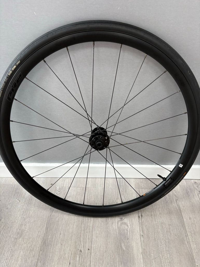Used Giant PR-2 Disc Wheelset 2025 bike — image 7 of 9