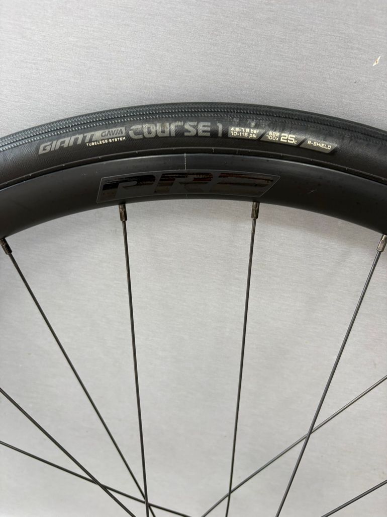 Used Giant PR-2 Disc Wheelset 2025 bike — image 6 of 9