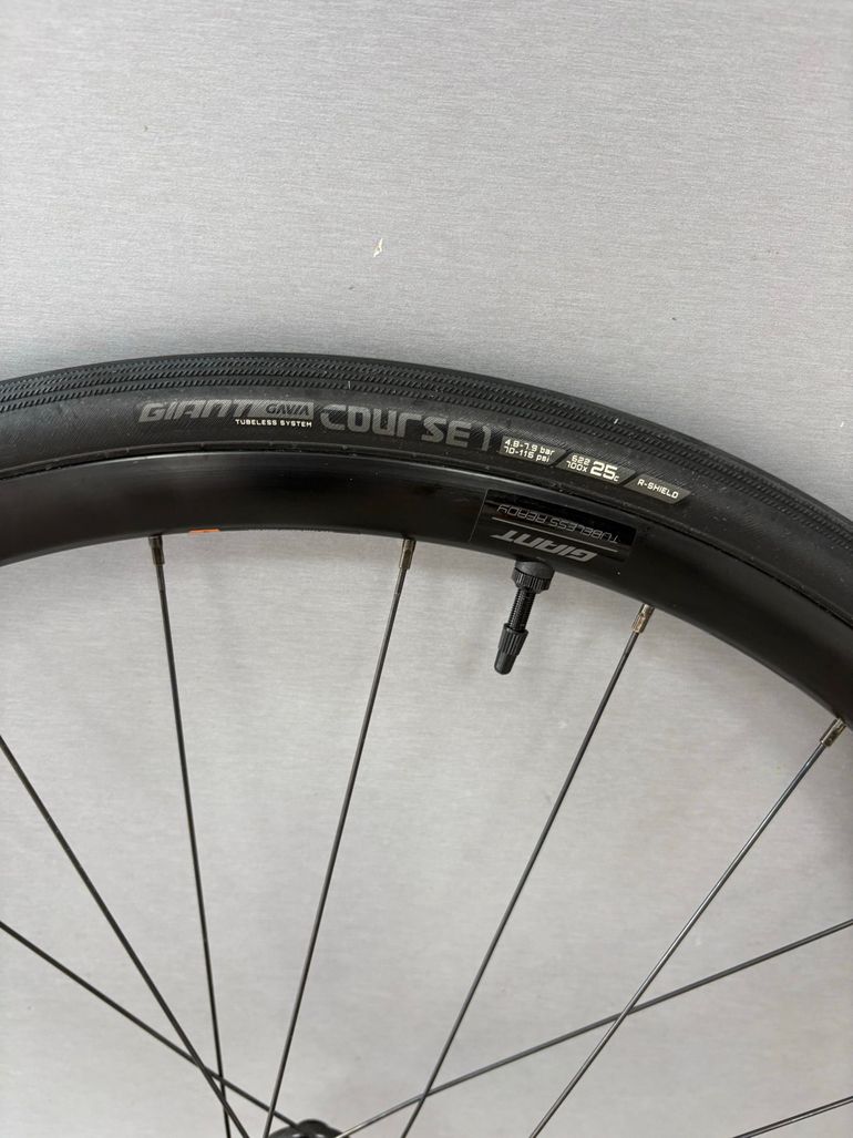 Used Giant PR-2 Disc Wheelset 2025 bike — image 4 of 9