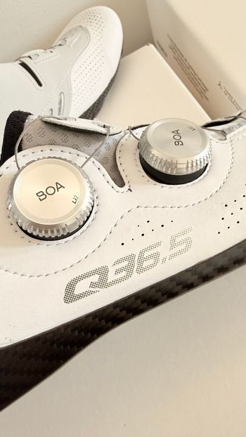 Used Q36.5 Unique Pro Road 2025 bike — image 4 of 6
