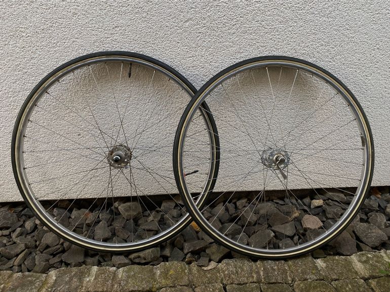Used SUPER CHAMPION Laufradsatz Schlauchreifen Norma Naben Berg WWS Speichen 1970 bike — image 1 of 12