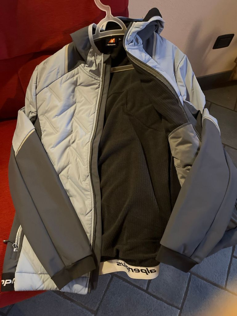 Used alpenplus Giacca Anti Vento e Idrorepellente 2026 bike — image 5 of 5