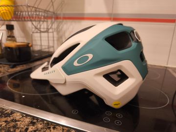 Gebrauchtes Oakley DRT3 Trail MIPS Helmet 2025 bike — Bild 1 von 4