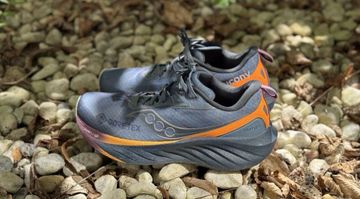 Used Saucony Triumph 22 GTX Damen 40.5 2025 Running Shoes