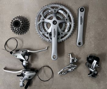 Shimano, Sora 3x8 Gruppe