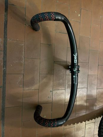 Deda Elementi, Pista