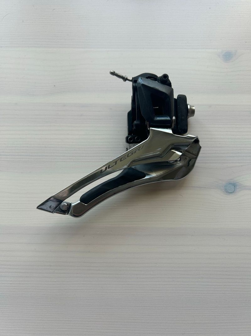 Używany Shimano Ultegra R8000 Umwerfer 2021 Drivetrain & Pedals