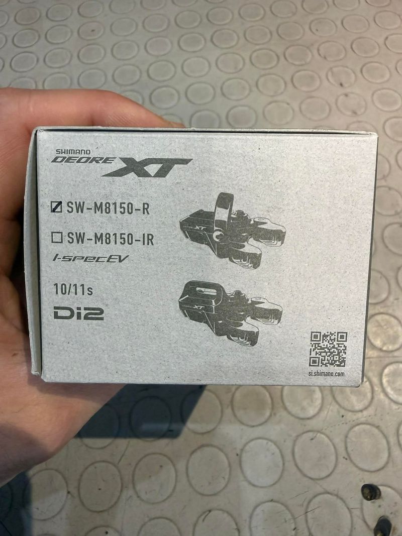 Used Shimano Deore XT. Di2. 11s. SW-M8150-R Drivetrain & Pedals
