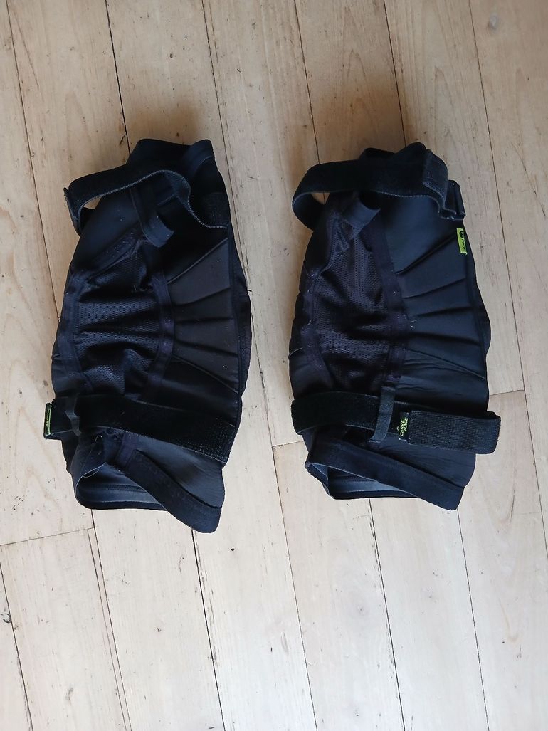 Used Ixs Carve Race XL Knee Pads bike — image 3 of 3