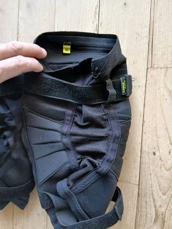 Used Ixs Carve Race XL Knee Pads bike — image 2 of 3