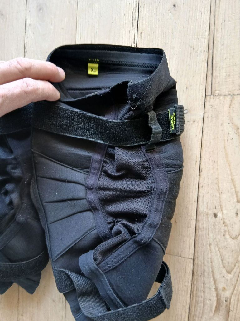 Used Ixs Carve Race XL Knee Pads bike — image 2 of 3