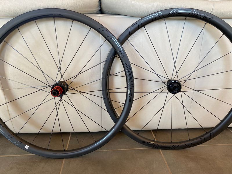 Used Roval Rapide CLX 32 boyaux bike — image 1 of 6
