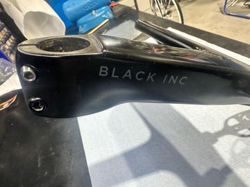 Brugt Black Inc Integrated Aero Barstem AB02 2023 bike — billede 2 af 2