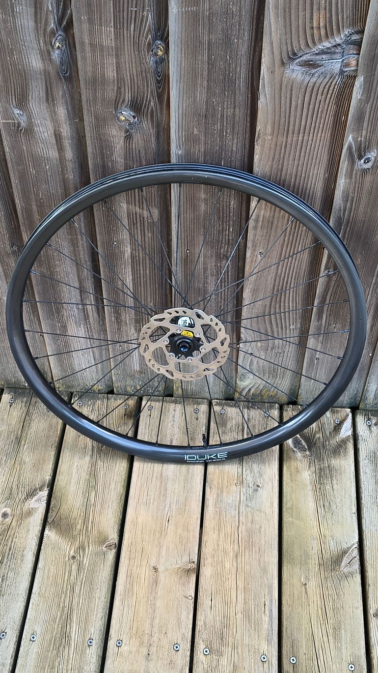 Used Duke World Runner Carbon 27R 2024 bike — image 7 of 12