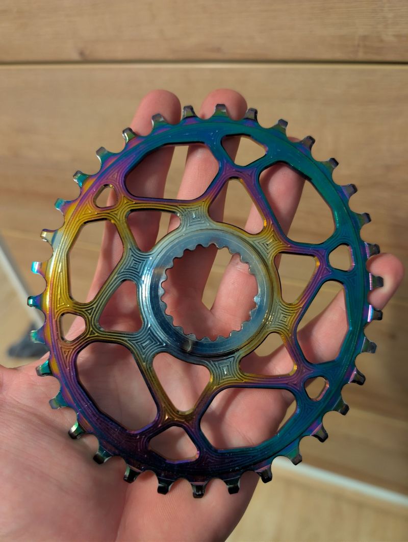 Absoluteblack oval chainring 32t for Shimano direct mount. 2024 Drivetrain & Pedals d'occasion
