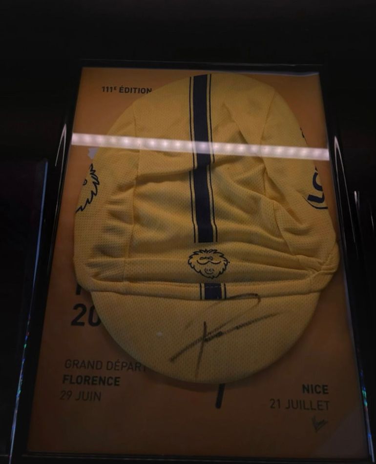 Used Story Cappellino ufficiale Tour de France , originale e autografato da Tadej Pogačar 2024 bike — image 2 of 7