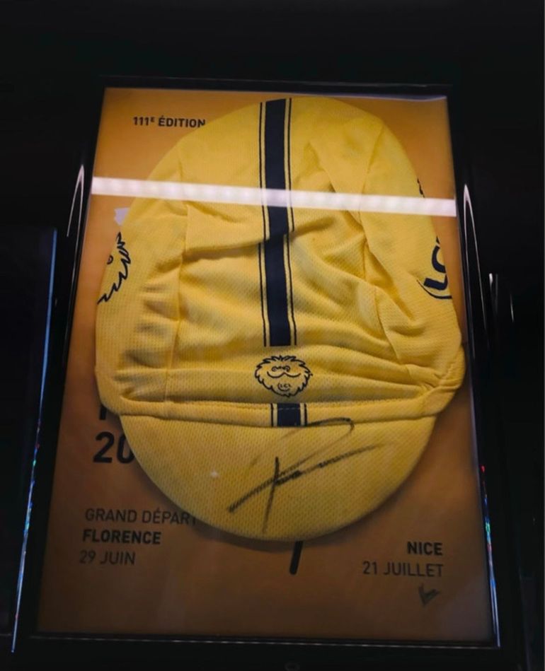 Used Story Cappellino ufficiale Tour de France , originale e autografato da Tadej Pogačar 2024 bike — image 1 of 7
