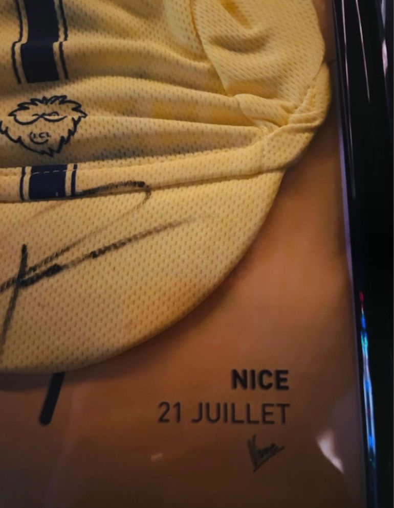 Used Story Cappellino ufficiale Tour de France , originale e autografato da Tadej Pogačar 2024 bike — image 4 of 7