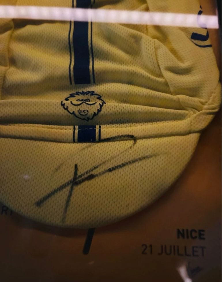 Used Story Cappellino ufficiale Tour de France , originale e autografato da Tadej Pogačar 2024 bike — image 3 of 7
